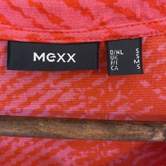 Mexx Top. Sleeveless paisley in gorgeous orange pattern. - Picture 4 of 8